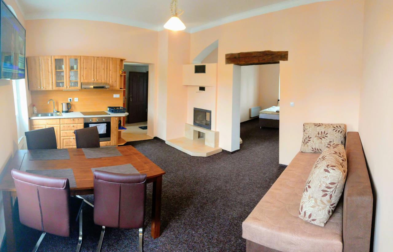 Apartmany - Na Stare Radnici - カルロヴィ・ヴァリ エクステリア 写真